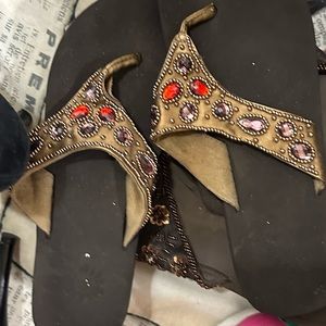 MULTIPLE PAIRS OF YELLOW BOX WOMEN’s sandals flip flops shoes size 8